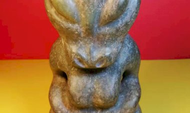 A028 新石器時代 三星堆坐姿玉人