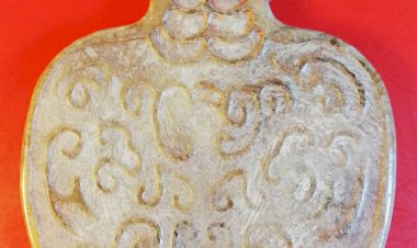 E38.戰國 神獸首出廓心形玉珮