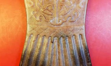 E71 戰國 獸面紋玉梳珮