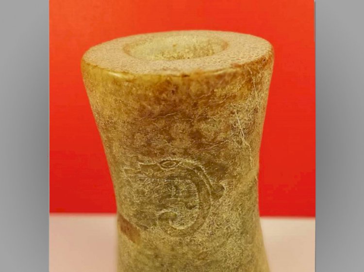 上小下寬圓筒玉祭器