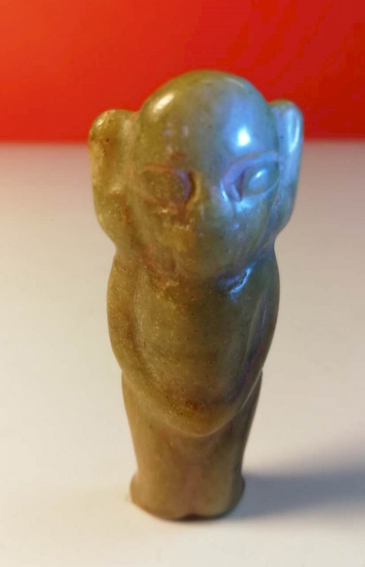 E002 春秋玉立人