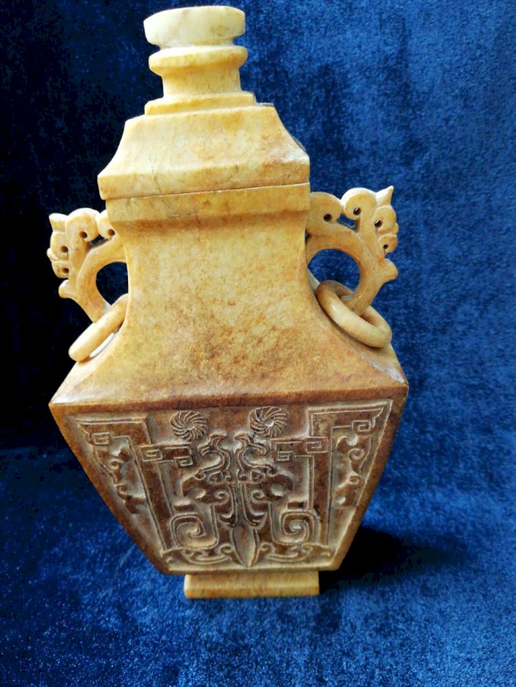 E17 Archaic Jade Bottle with Cover