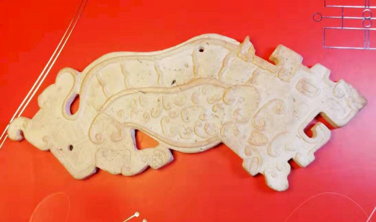 E83 Middle Warring States Period Jade Tiger-shaped Pendant