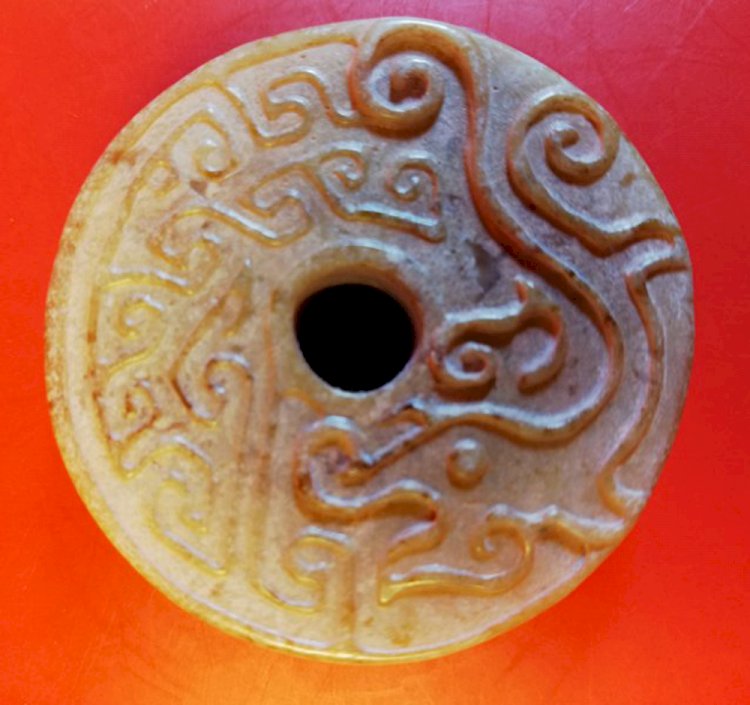 G013 A Jade Disc Pendant with Two Dragons