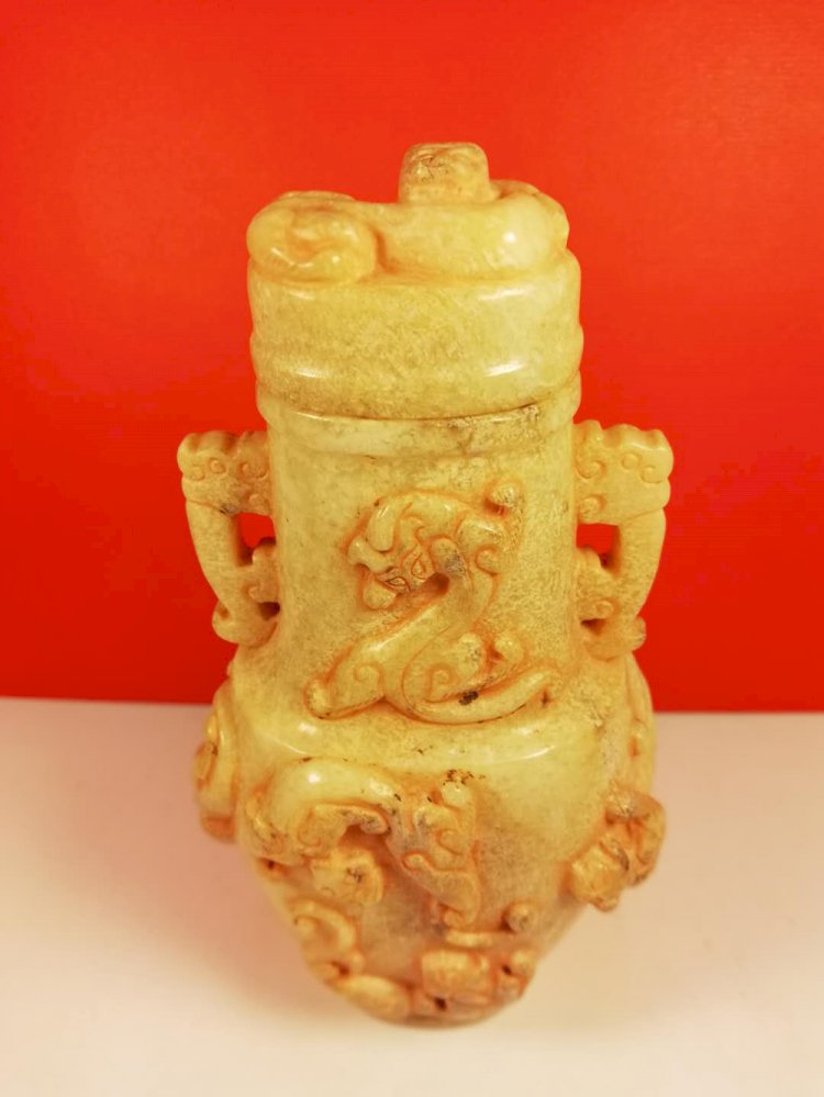 G020  A White Jade Bottle with Cover and Caved with Nine Dragons