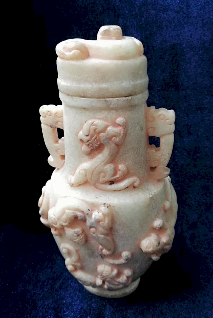 G020  A White Jade Bottle with Cover and Caved with Nine Dragons