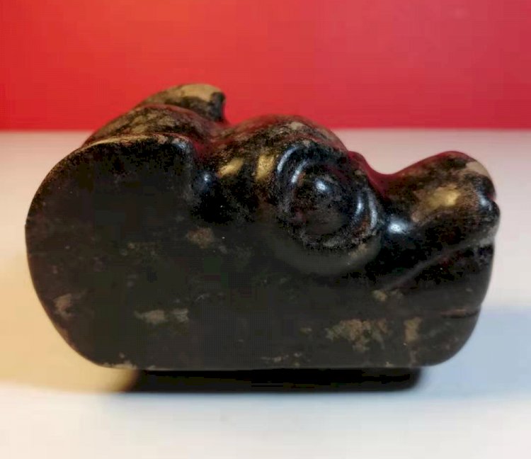 G040 Black Jade Dog Head