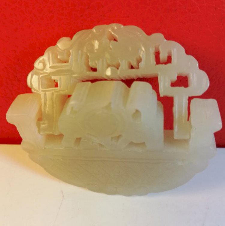 Q005. A Movable Carved Jade Flower Basket