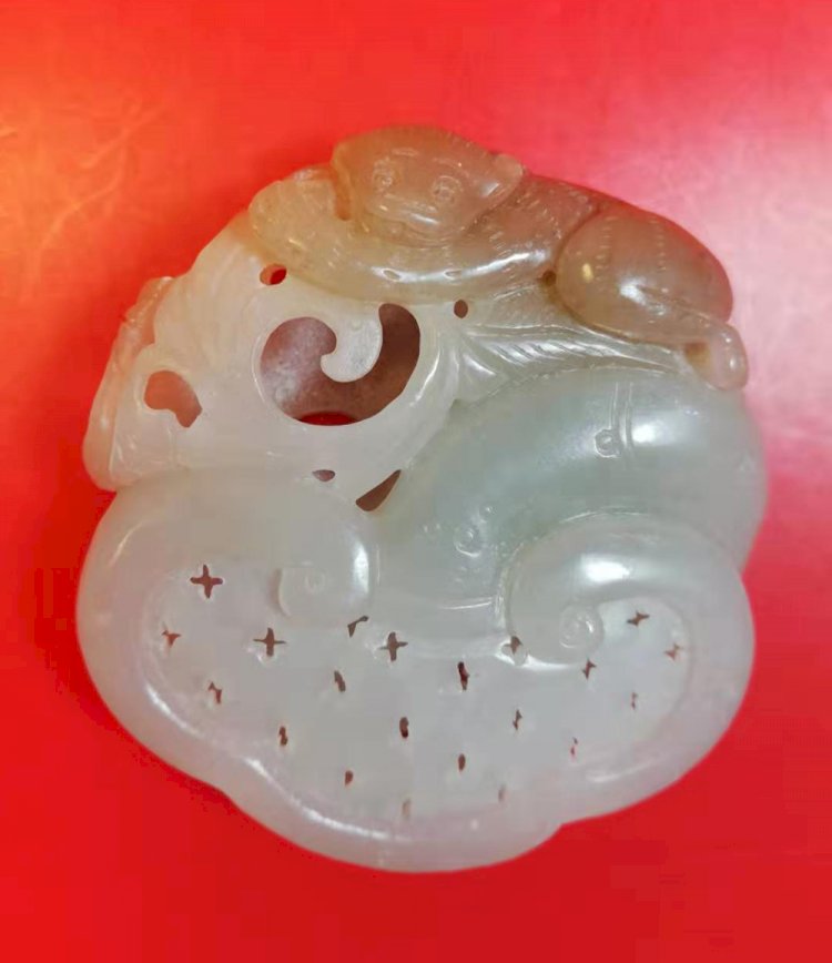 Q007 Hollow Carved Jade Flower Scented Holder