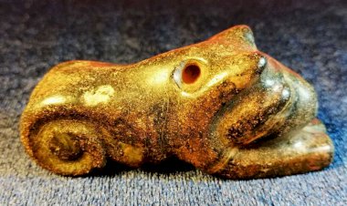 C013. Jade Omanment of a Lying Beast