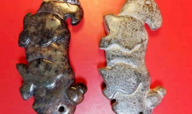 C023 Jade Tiger Pendant (Pair)