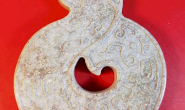 E36 Jade Tiger Pendant