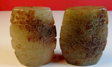 E40 A Pair of Jade "LEI" Pendant