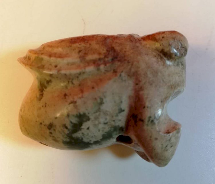 A022  Jade Alien Cicada Pendant