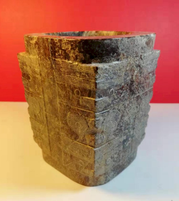 A031 Liangzhu Culture Animal-faced Jade Cong