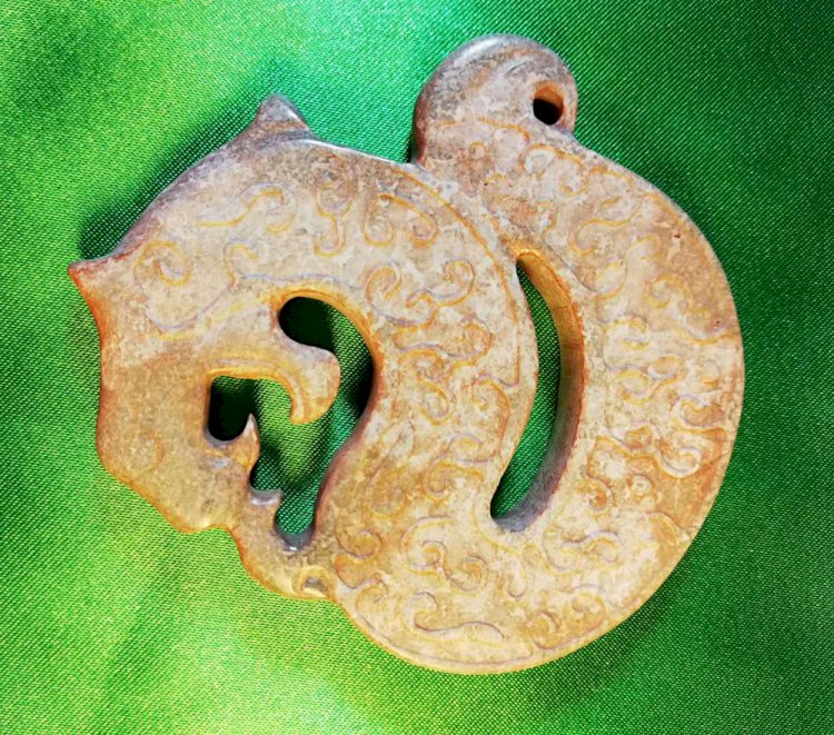 E33. Jade Dragon Pendant