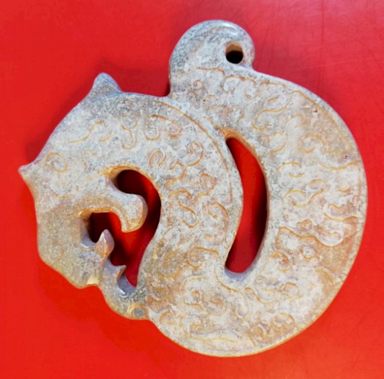 E33. Jade Dragon Pendant