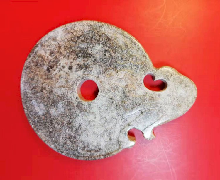 E65 Out of Line Phoenix-headed Jade Pendant