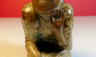 西漢 「羽化登仙」蹲坐仙女玉雕