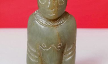 E001  A Jade Squatting Man with a Hat