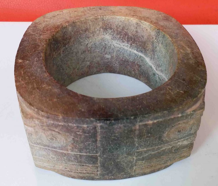 A009. Archaic Jade Disc, Bi