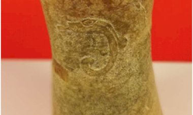 A017.紅山文化上小下寬圓筒玉祭器 